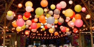 dekoracija venčanja lampionima u boji