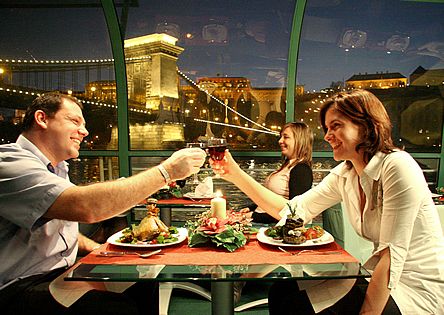 romantična večera i vožnja Dunavom
