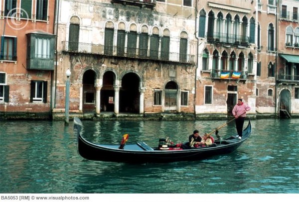 romantična vožnja gondolom u Veneciji