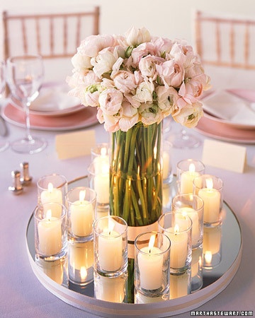 dekoracija svećama i cvećem