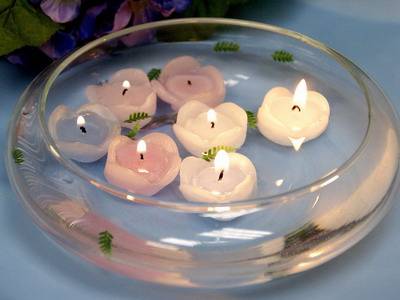 plivajuće svećice kao dekoracija