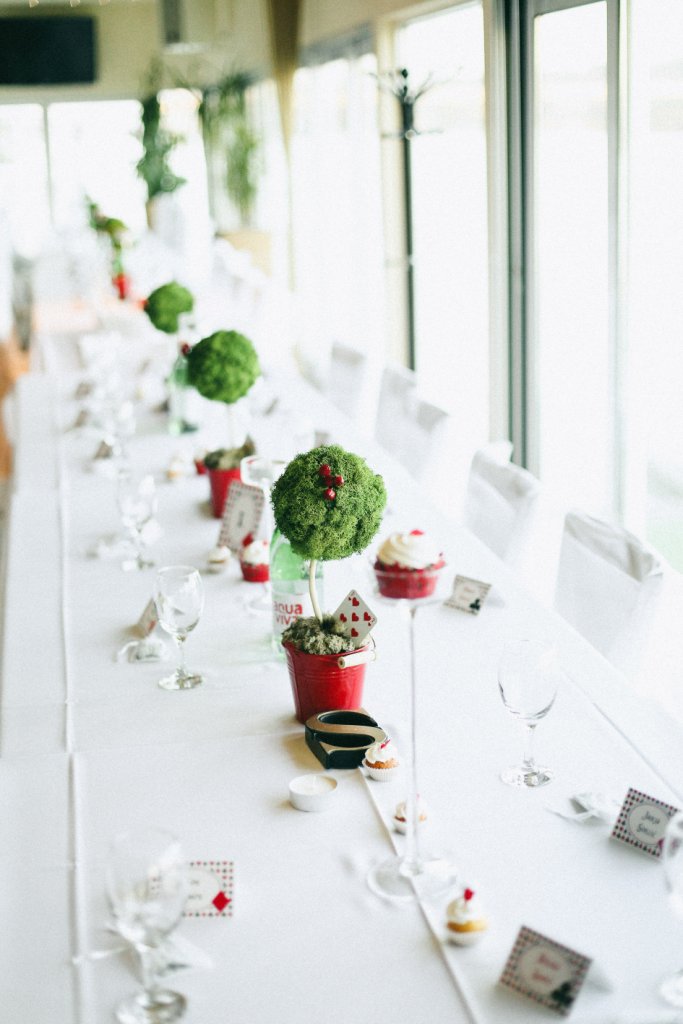 dekoracija stola na venčanju